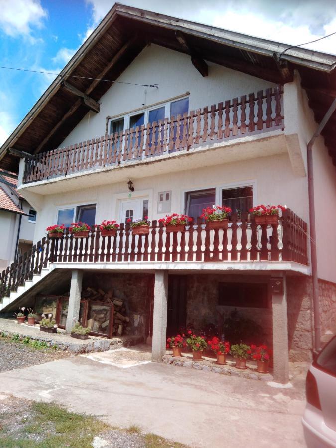 Apartman Pavelic Lovinac  Buitenkant foto