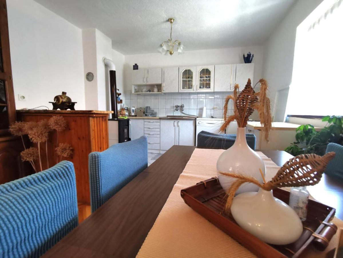 Apartman Pavelic Lovinac  Buitenkant foto