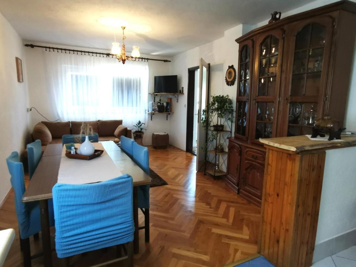 Apartman Pavelic Lovinac  Buitenkant foto