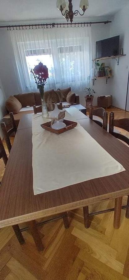 Apartman Pavelic Lovinac  Buitenkant foto