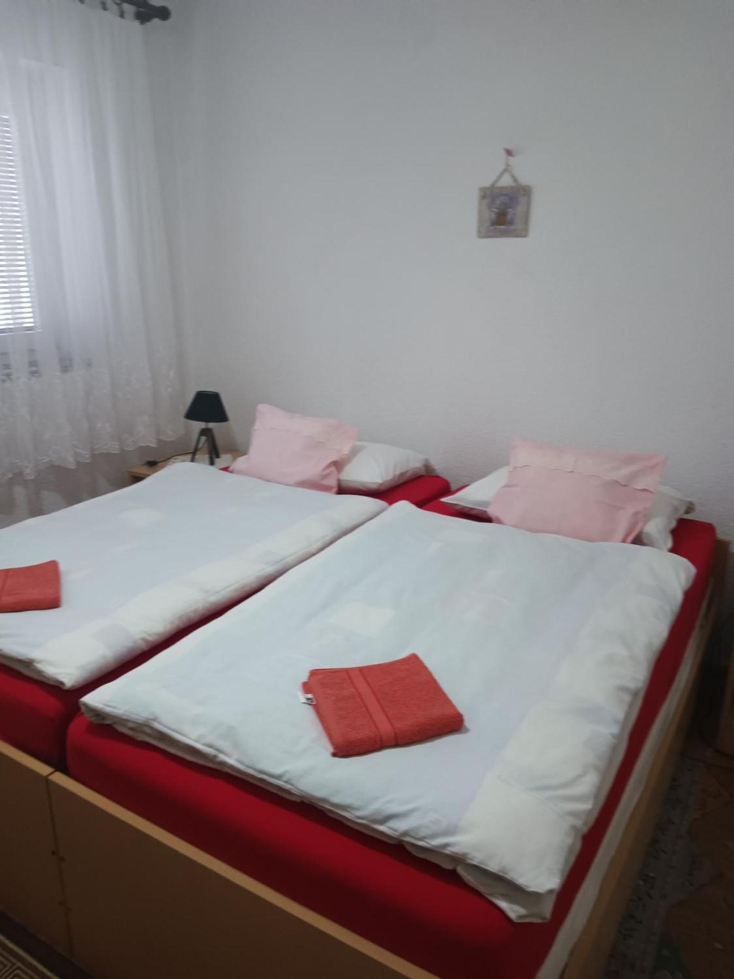 Apartman Pavelic Lovinac  Buitenkant foto