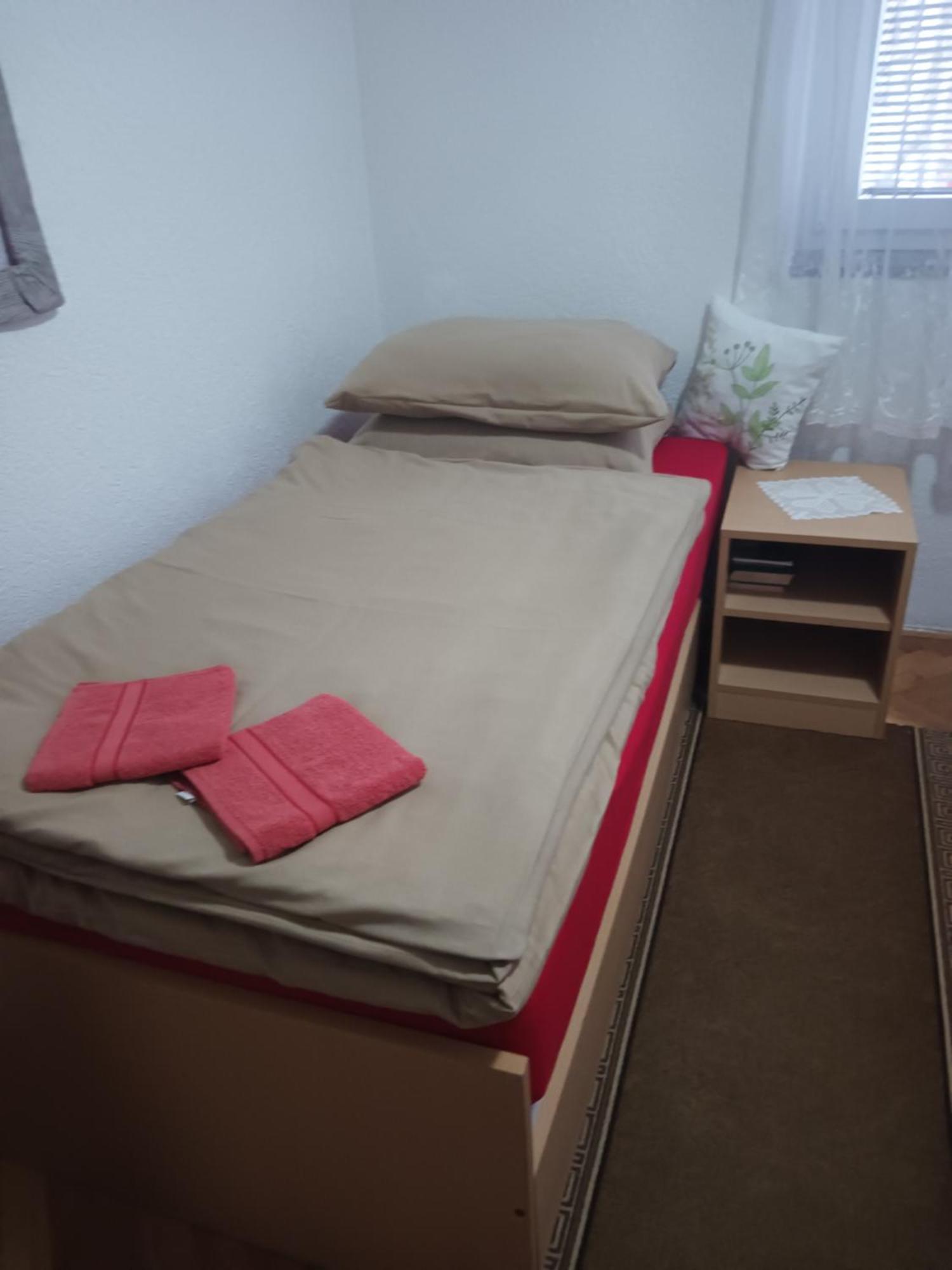 Apartman Pavelic Lovinac  Buitenkant foto